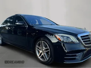 2020 Mercedes-Benz S 560 z VIN WDDUG8GB8LA526741, wystawiony jako Copart lot #62227205 z przebiegiem 132 542 mil mil oraz Czysty tytuł • Clean title. Historia ofert i sprzedaży dostępna na DreamBid. Obrazek 1.