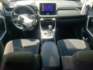 2023 Toyota RAV4 LE z VIN JTMF1RFVXPD101693, wystawiony jako Copart lot #55443945 z przebiegiem 33 878 mil mil oraz Szkoda całkowita • Salvage title. Historia ofert i sprzedaży dostępna na DreamBid. Obrazek 8.