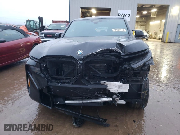 2023 BMW XM z VIN 5YM23CS05P9S12744, wystawiony jako Copart lot #43061175 z przebiegiem Nie podano mil oraz Szkoda całkowita • Salvage title. Historia ofert i sprzedaży dostępna na DreamBid. Obrazek 5.