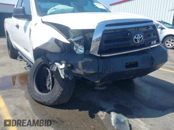 2012 Toyota Tundra z VIN 5TFUW5F10CX265543, wystawiony jako IAAI lot #42162418 z przebiegiem 219 270 mil mil oraz . Historia ofert i sprzedaży dostępna na DreamBid. Obrazek 6.