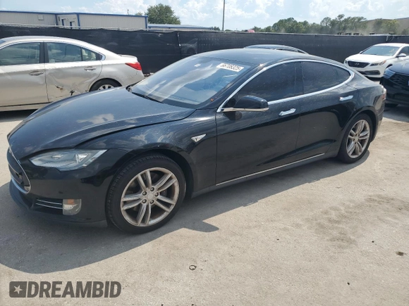 2013 Tesla Model S z VIN 5YJSA1DN6DFP20864, wystawiony jako Copart lot #66708325 z przebiegiem 179 928 mil mil oraz Czysty tytuł • Clean title. Historia ofert i sprzedaży dostępna na DreamBid. Obrazek 1.
