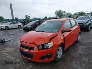 2012 Chevrolet Sonic LS z VIN 1G1JA6SH0C4151207, wystawiony jako IAAI lot #42268757 z przebiegiem 171 627 mil mil oraz . Historia ofert i sprzedaży dostępna na DreamBid. Obrazek 6.