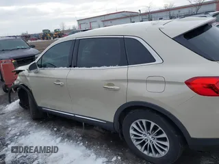 2016 Lincoln MKX Select z VIN 2LMTJ8KR0GBL38074, wystawiony jako IAAI lot #41635344 z przebiegiem 96 239 mil mil oraz . Historia ofert i sprzedaży dostępna na DreamBid. Obrazek 14.