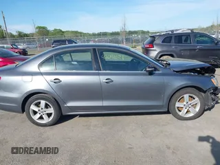 2013 Volkswagen Jetta TDI w/Premium z VIN 3VWLL7AJ6DM291317, wystawiony jako IAAI lot #42091621 z przebiegiem 169 448 mil mil oraz . Historia ofert i sprzedaży dostępna na DreamBid. Obrazek 13.