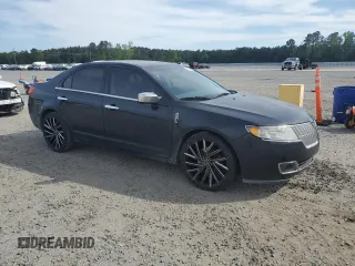 2010 Lincoln MKZ z VIN 3LNHL2GC0AR750937, wystawiony jako Copart lot #52629645 z przebiegiem 151 258 mil mil oraz Szkoda całkowita • Salvage title. Historia ofert i sprzedaży dostępna na DreamBid. Obrazek 4.