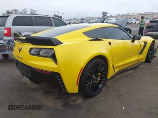 2015 Chevrolet Corvette Z06 3LZ z VIN 1G1YU2D67F5603369, wystawiony jako IAAI lot #42193440 z przebiegiem 17 618 mil mil oraz . Historia ofert i sprzedaży dostępna na DreamBid. Obrazek 4.