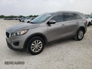 2018 Kia Sorento LX z VIN 5XYPG4A36JG383240, wystawiony jako Copart lot #51225545 z przebiegiem 127 587 mil mil oraz Czysty tytuł • Clean title. Historia ofert i sprzedaży dostępna na DreamBid. Obrazek 1.