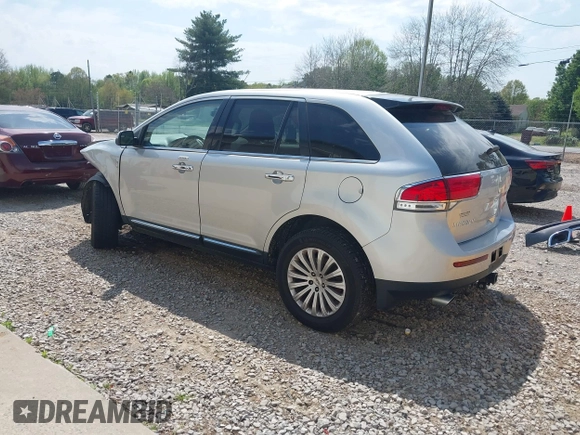 2011 Lincoln MKX with VIN 2LMDJ6JK6BBJ24034, listed as a IAAI auction lot 42006915 with 141,755 mi miles. Bid and sale history available at carsss.com. Image 3.