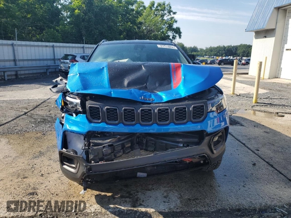 2025 Jeep Compass Trailhawk with VIN 3C4NJDDNXST556886, listed as a Copart auction lot 63569125 with 1,528 mi miles and Clean title. Bid and sale history available at DreamBid. Image 5.