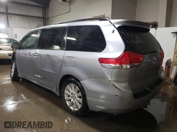 2012 Toyota Sienna XLE z VIN 5TDDK3DC5CS033868, wystawiony jako Copart lot #74727814 z przebiegiem 98 798 mil mil oraz Szkoda całkowita • Salvage title. Historia ofert i sprzedaży dostępna na DreamBid. Obrazek 2.