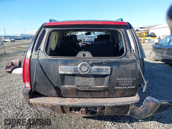 2008 Cadillac Escalade ESV z VIN 1GYFK66868R233774, wystawiony jako IAAI lot #41558263 z przebiegiem Nie podano mil oraz . Historia ofert i sprzedaży dostępna na DreamBid. Obrazek 16.