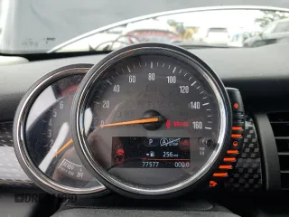 2015 MINI Hardtop S z VIN WMWXP7C51F2A33449, wystawiony jako Copart lot #55553455 z przebiegiem 77 577 mil mil oraz Szkoda całkowita • Salvage title. Historia ofert i sprzedaży dostępna na DreamBid. Obrazek 9.