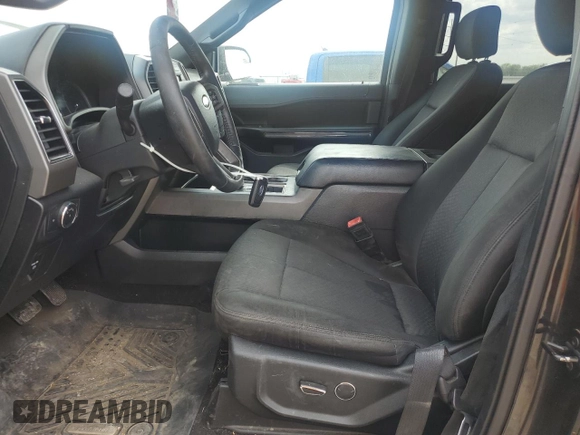 2019 Ford Expedition Max XLT z VIN 1FMJK1HT8KEA58488, wystawiony jako Copart lot #50576755 z przebiegiem 129 871 mil mil oraz Szkoda całkowita • Salvage title. Historia ofert i sprzedaży dostępna na DreamBid. Obrazek 7.