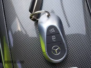 2024 Mercedes-Benz C 300 z VIN W1KAF4HB2RR178054, wystawiony jako IAAI lot #42434925 z przebiegiem 16 016 mil mil oraz . Historia ofert i sprzedaży dostępna na DreamBid. Obrazek 11.