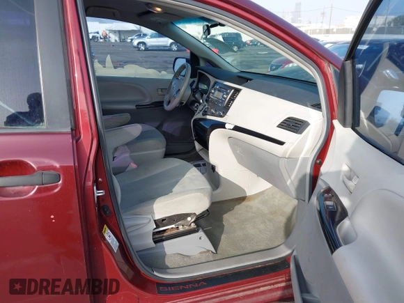 2011 Toyota Sienna with VIN 5TDZK3DCXBS157316, listed as a IAAI auction lot 41240896 with 117,437 mi miles. Bid and sale history available at carsss.com. Image 5.