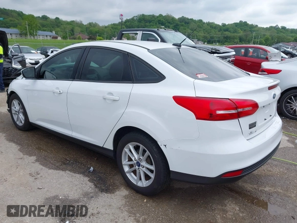 2018 Ford Focus SE z VIN 1FADP3F21JL257262, wystawiony jako IAAI lot #42174952 z przebiegiem 138 872 mil mil oraz . Historia ofert i sprzedaży dostępna na DreamBid. Obrazek 3.
