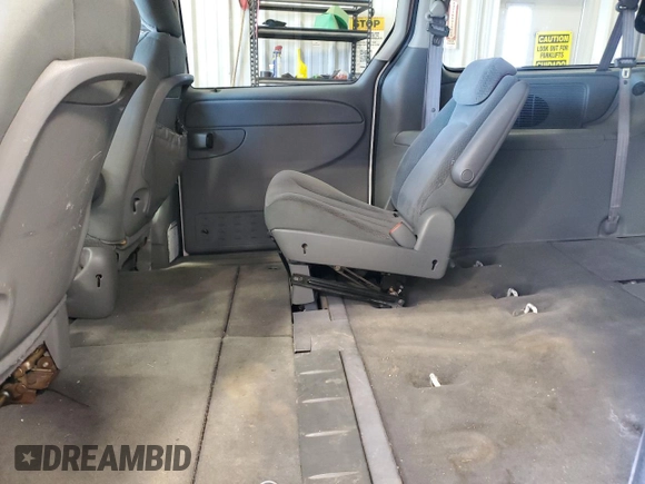 2005 Dodge Caravan SXT with VIN 2D4GP44L35R246076, listed as a Copart auction lot 52120915 with 217,861 mi miles and Non Repairable. Bid and sale history available at DreamBid. Image 11.