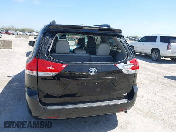 2013 Toyota Sienna XLE AAS z VIN 5TDYK3DC6DS340954, wystawiony jako IAAI lot #41883676 z przebiegiem 190 812 mil mil oraz . Historia ofert i sprzedaży dostępna na DreamBid. Obrazek 6.