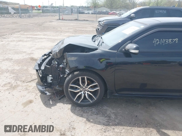 2015 Scion tC z VIN JTKJF5C75FJ012021, wystawiony jako IAAI lot #42143878 z przebiegiem 127 235 mil mil oraz . Historia ofert i sprzedaży dostępna na DreamBid. Obrazek 6.