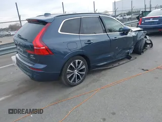 2022 Volvo XC60 Momentum z VIN YV4L12RK0N1059848, wystawiony jako IAAI lot #41714245 z przebiegiem 31 404 mil mil oraz . Historia ofert i sprzedaży dostępna na DreamBid. Obrazek 4.