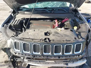 2020 Jeep Compass Altitude z VIN 3C4NJCBB6LT235321, wystawiony jako IAAI lot #42497160 z przebiegiem 25 615 mil mil oraz . Historia ofert i sprzedaży dostępna na DreamBid. Obrazek 10.