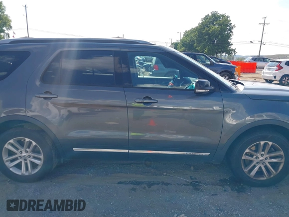 2017 Ford Explorer XLT z VIN 1FM5K7D85HGA07243, wystawiony jako IAAI lot #42672521 z przebiegiem 214 644 mil mil oraz . Historia ofert i sprzedaży dostępna na DreamBid. Obrazek 13.