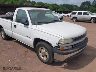 2000 Chevrolet Silverado 1500 with VIN 1GCEC14W4YE188134, listed as a IAAI auction lot 41994005 with 206,909 mi miles. Bid and sale history available at carsss.com. Image 1.