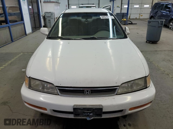 1997 Honda Accord LX with VIN 1HGCD5635VA217885, listed as a Copart auction lot 84570524 with 259,566 mi miles and Clean Title. Bid and sale history available at carsss.com. Image 5.