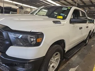 2023 Ram 1500 Tradesman z VIN 1C6RRFGG1PN620458, wystawiony jako IAAI lot #42867457 z przebiegiem 20 mil mil oraz . Historia ofert i sprzedaży dostępna na DreamBid. Obrazek 1.