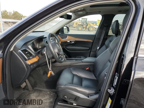 2021 Volvo XC90 Momentum with VIN YV4A22PK7M1753975, listed as a Copart auction lot 39497413 with 20,696 mi miles. Bid and sale history available at carsss.com. Image 7.