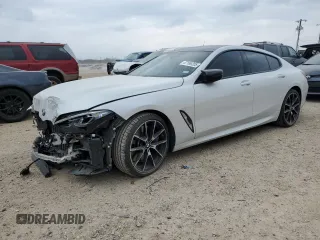 2023 BMW 8 Series M850i z VIN WBAGV8C01PCK29190, wystawiony jako Copart lot #47189205 z przebiegiem 32 691 mil mil oraz Szkoda całkowita • Salvage title. Historia ofert i sprzedaży dostępna na DreamBid. Obrazek 1.