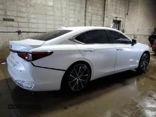 2024 Lexus ES with VIN 58ADA1C16RU042191, listed as a Copart auction lot 53578055 with 36,586 mi miles and Salvage Title. Bid and sale history available at carsss.com. Image 3.