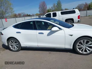 2014 Tesla Model S P85D with VIN 5YJSA1H20EFP63761, listed as a IAAI auction lot 41980472 with 109,164 mi miles and . Bid and sale history available at DreamBid. Image 13.