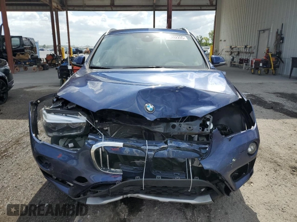 2019 BMW X1 sDrive28i z VIN WBXHU7C56K5N33695, wystawiony jako Copart lot #55492205 z przebiegiem 18 824 mil mil oraz Szkoda całkowita • Salvage title. Historia ofert i sprzedaży dostępna na DreamBid. Obrazek 5.