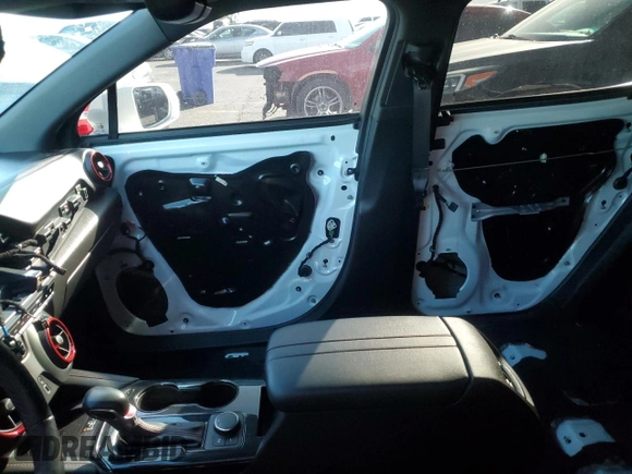 2019 Chevrolet Blazer RS with VIN 3GNKBJRSXKS661583, listed as a Copart auction lot 87083394 with 276,506 mi miles and Salvage title. Bid and sale history available at DreamBid. Image 8.
