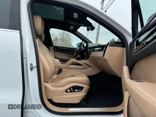 2019 Porsche Cayenne z VIN WP1AA2AY4KDA04998, wystawiony jako Copart lot #54154135 z przebiegiem 112 081 mil mil oraz Czysty tytuł • Clean title. Historia ofert i sprzedaży dostępna na DreamBid. Obrazek 5.
