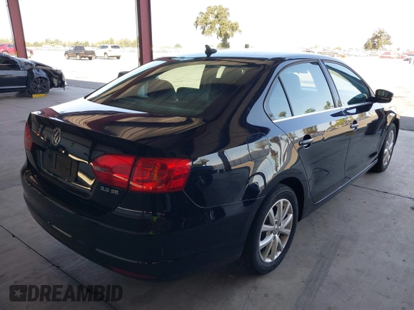2013 Volkswagen Jetta SE with VIN 3VWDP7AJ5DM423587, listed as a IAAI auction lot 42609789 with 220,922 mi miles and . Bid and sale history available at DreamBid. Image 4.