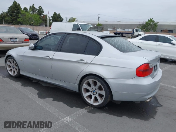 2007 BMW 3 Series 328i with VIN WBAVC53597FZ70807, listed as a IAAI auction lot 42078844 with 187,958 mi miles and . Bid and sale history available at carsss.com. Image 3.