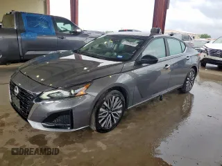 2025 Nissan Altima SV z VIN 1N4BL4DV6SN349088, wystawiony jako Copart lot #60663855 z przebiegiem 9 174 mil mil oraz Czysty tytuł • Clean title. Historia ofert i sprzedaży dostępna na DreamBid. Obrazek 1.
