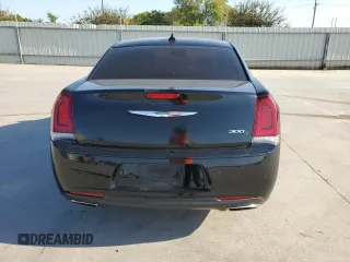 2020 Chrysler 300 S z VIN 2C3CCABG6LH137405, wystawiony jako Copart lot #73434754 z przebiegiem 68 064 mil mil oraz Czysty tytuł • Clean title. Historia ofert i sprzedaży dostępna na DreamBid. Obrazek 6.