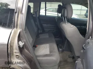 2017 Jeep Compass Sport SE с VIN 1C4NJCBA0HD131878, выставлен на аукционе Copart как лот 58275095 с пробегом 160 780 миль миль и Чистый • Clean title. История ставок и продаж доступна на DreamBid. Изображение 10.