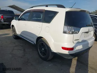 2010 Mitsubishi Outlander SE with VIN JA4AS3AW5AZ009741, listed as a IAAI auction lot 41623843 with 180,184 mi miles. Bid and sale history available at carsss.com. Image 3.