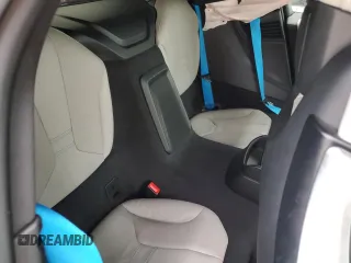 2015 BMW i8 z VIN WBY2Z2C50FV674256, wystawiony jako Copart lot #56895134 z przebiegiem 33 484 mil mil oraz Szkody całkowita. Historia ofert i sprzedaży dostępna na DreamBid. Obrazek 10.