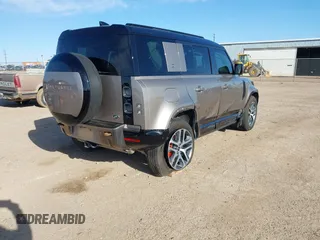 2023 Land Rover Defender X z VIN SALEX7EU1P2148879, wystawiony jako IAAI lot #41770581 z przebiegiem 32 831 mil mil oraz . Historia ofert i sprzedaży dostępna na DreamBid. Obrazek 4.