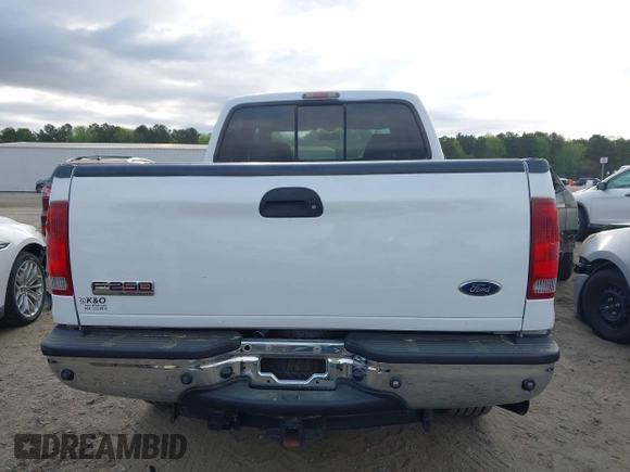 2006 Ford F-250 XL z VIN 1FTSW21Y06EC79422, wystawiony jako IAAI lot #41938490 z przebiegiem 172 623 mil mil oraz . Historia ofert i sprzedaży dostępna na DreamBid. Obrazek 17.