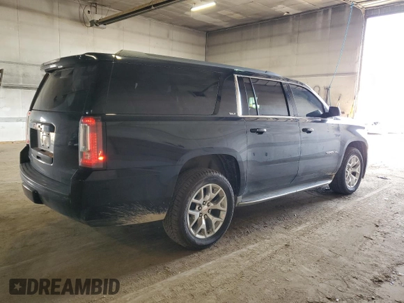 2015 GMC Yukon XL SLT z VIN 1GKS2HKC2FR135014, wystawiony jako Copart lot #55477295 z przebiegiem 144 101 mil mil oraz Czysty tytuł • Clean title. Historia ofert i sprzedaży dostępna na DreamBid. Obrazek 3.