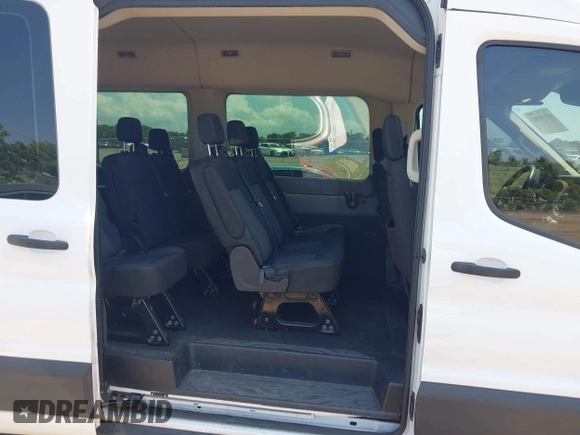 2020 Ford Transit Passenger XL z VIN 1FBAX2C80LKA23515, wystawiony jako IAAI lot #42176965 z przebiegiem 219 360 mil mil oraz . Historia ofert i sprzedaży dostępna na DreamBid. Obrazek 8.
