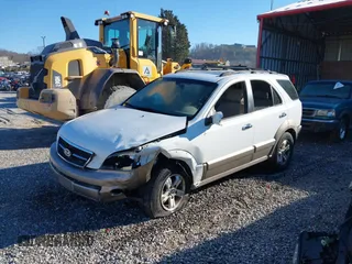 2005 Kia Sorento LX with VIN KNDJD733855444289, listed as a IAAI auction lot 41001977 with 193,973 mi miles. Bid and sale history available at carsss.com. Image 17.