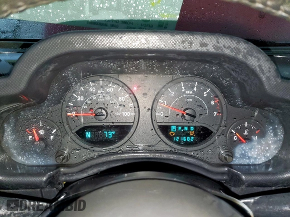 2008 Jeep Wrangler X z VIN 1J4FA24188L650933, wystawiony jako Copart lot #60603225 z przebiegiem 121 682 mil mil oraz Szkoda całkowita • Salvage title. Historia ofert i sprzedaży dostępna na DreamBid. Obrazek 9.