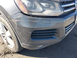 2013 Volkswagen Touareg Exec z VIN WVGEF9BP9DD011799, wystawiony jako IAAI lot #41615162 z przebiegiem 137 054 mil mil oraz . Historia ofert i sprzedaży dostępna na DreamBid. Obrazek 20.